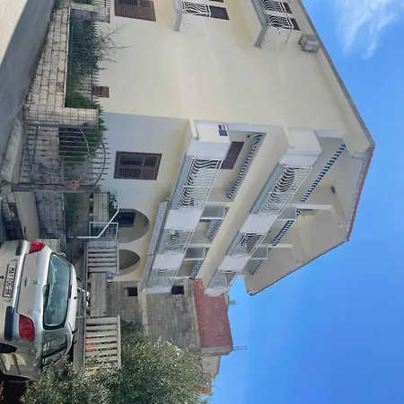 And Martinac Vanja באסקה וודה