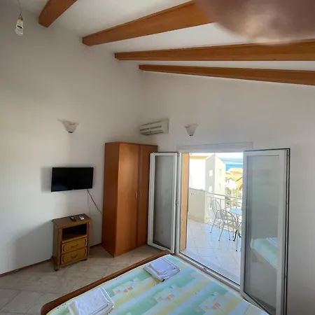 And Martinac Vanja Apartment Baska Voda